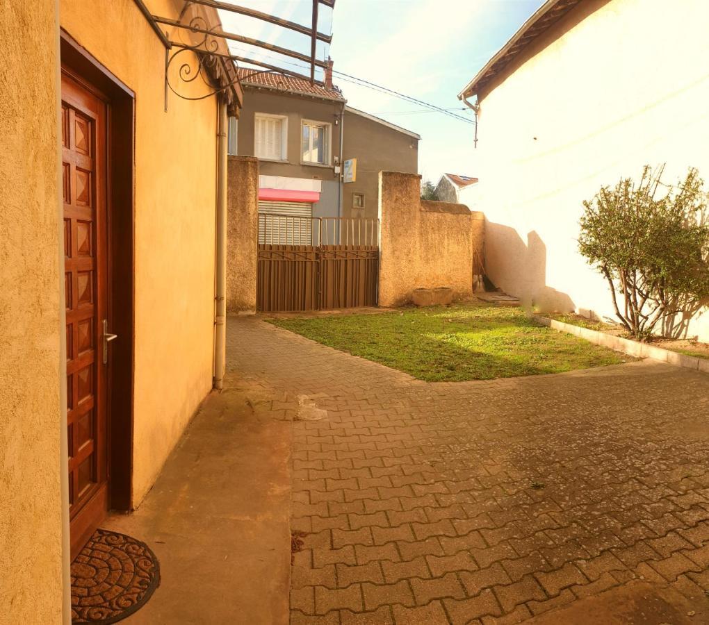 Stop Chez M Cozy # Qualite # Confort # Simplicite Pierre-Bénite Exterior foto